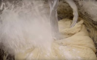 Pierwszy etap - wyrabiamy nasze pączkowe ciasto.